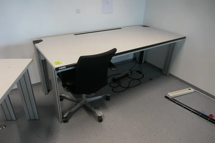 ELABO - Arbeitstisch mit Bürostuhl Maße in cm ca. 200 x 90 x 76